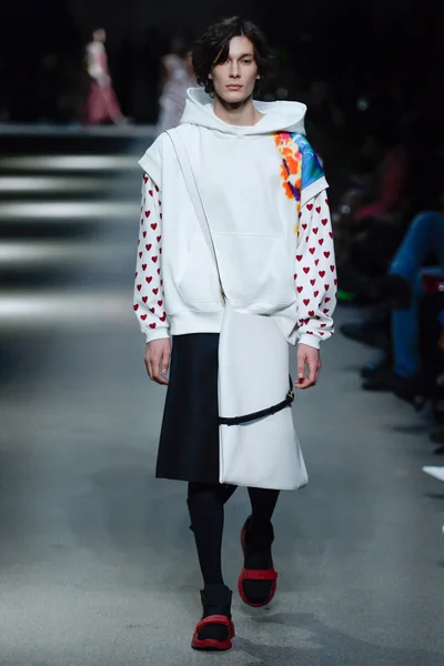 Look 60